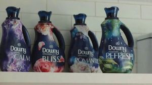 Downy Infusions Refresh In-Wash Scent Booster 12.2 oz avec lavande Fragrance Gel Shape Birch Water & Botanicals - Product Image 3