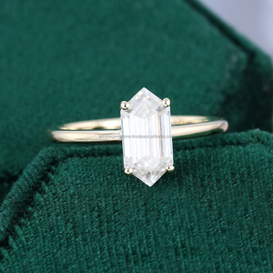 Anillo de compromiso de 6 puntas chapado en oro amarillo de 14 quilates, anillo de compromiso de solitario de diamante de moissanita con corte hexagonal para mujer - Product Image 5