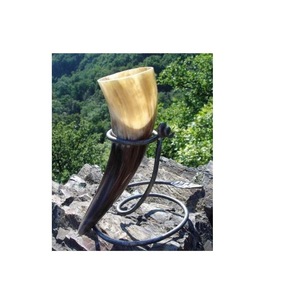 Cuerno Vikingo para Beber de Cuerno de Búfalo Natural con Soporte de Cuero Pulido y Base Metálica, Diseño Animal Religioso Ecológico - Product Image 6