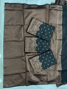 Banarasi Silk Saree สำหรับผู้หญิงที่มีการทอผ้าแบบดั้งเดิมและชายแดน zari หนักสำหรับงานแต่งงานเทศกาลและของขวัญ - Product Image 2