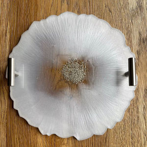 Plateau en résine artistique Organisateur fait main pour pinceaux de maquillage et bijoux Plateau en résine moderne à prix abordable - Product Image 1