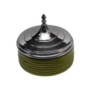 Plat rond de luxe en métal doré et argenté avec couvercle et poli avec un beau support en or pour la restauration de mariage - Product Image 4
