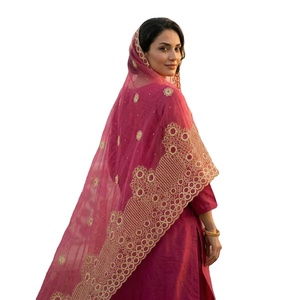 Voiles en mousseline en gros : Nouveauté – Châles longs brodés de fleurs et de strass pour femmes, doux, légers et respirants, parfaits pour le quotidien et l'été - Product Image 1