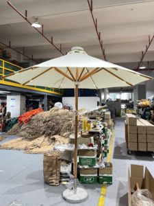 Parasol d'extérieur moderne en aluminium imperméable avec support lumineux et base en granit pour jardin, <span class=keywords><strong>parc</strong></span> et terrasse - Product Image 5