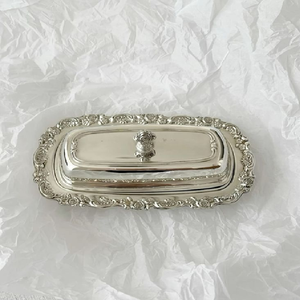 Beurrier argenté, chrome poli, rectangulaire, design simple, vaisselle moderne et élégante. - Product Image 2