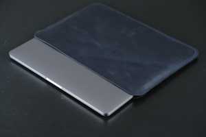 Housse en cuir véritable pour ordinateur portable, légère et faite à la main pour le bureau, le travail et les voyages quotidiens GLS-0259 - Product Image 6