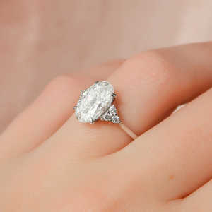 Bague d'anniversaire Moissanite en argent 925 coupe ovale Bague de pierres précieuses élégante et luxueuse pour des occasions spéciales - Product Image 4