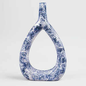 Jarrón de Cerámica Triangular Texturizado Azul Oscuro Contemporáneo, Estilo Moderno, Hecho a Mano, Versátil, Maceta de Porcelana para Mesa, Estilo Chino - Product Image 2