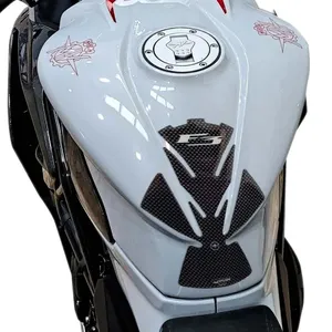 Adesivi 3D per Serbatoio MV Agusta F3, Decalcomanie per Moto per Protezione e Decorazione Elegante del Serbatoio - Product Image 1