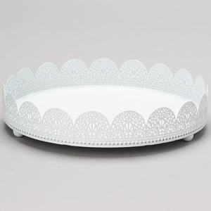 Bandeja de Metal con Filigrana Ornamentada |   Centro de Mesa Blanco Festoneado, Resistente al Calor y Apto para Lavavajillas - Product Image 1