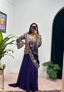 Colección Tradicional de Diseño Indo-Occidental de Bollywood con Bordado, Ribete de Encaje, Encaje Moti, Tela de Seda Chinnon para Fiestas - Product Image 3