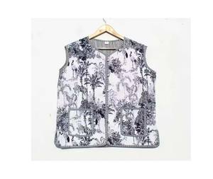 Veste Kantha unisexe en coton fait à la main, manteau d'hiver court matelassé sans manches, bouton en tissu imprimé de style bohème - Product Image 1