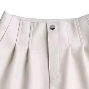 Services OEM prix raisonnable Shorts en cuir dernier style conception personnalisée Streetwear femmes Shorts en cuir - Product Image 4