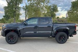 Toyota Tacoma 4x4 Trailhunter Hybride 2.4 Automatique/Manuelle 2024 Certifiée d'Occasion - Pick-up à Quatre Roues Motrices Double Cabine avec Caisse de Chargement - Product Image 5