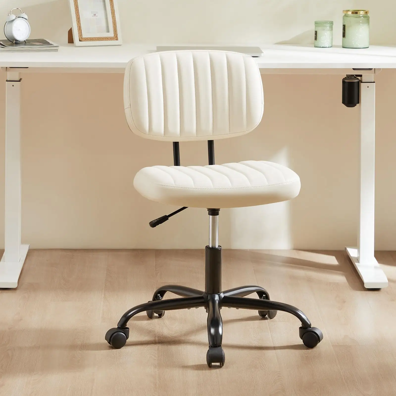 Chaise de travail pivotante réglable en hauteur 360 pour ordinateur Chaise de courtoisie à dossier bas en cuir PU Petite chaise de bureau à domicile sans bras