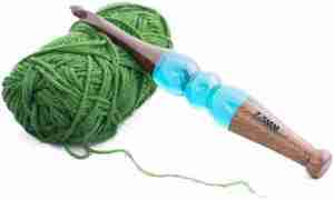 ตะขอโครเชต์ตามหลักสรีรศาสตร์ใช้ง่ายทำจากเรซินหลากสีตะขอถักโครเชต์ตามหลักสรีรศาสตร์สำหรับขายส่งจากอินเดีย - Product Image 3