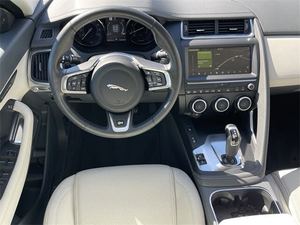 Gran Oferta: Jaguar E-PACE P250 SE AWD 2019, Impecable, Listo para Enviar - Product Image 2
