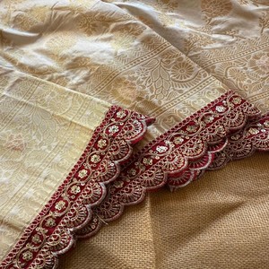 VASTRA COTTAGE Premium Pure Viscose Nylon Dola Silk Saree Heavy Jaal Border Rich Pallu Hand Dyed With Contrast Blouse - Product Image 4