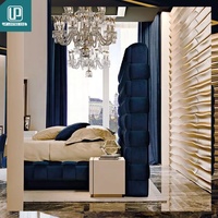 Lit King Size en Nubuck Bleu Rembourré et Capitonnée avec Rangement Intégré, Cadre en Bois de Bouleau Minimaliste – Guangdong