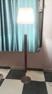 Lámpara de pie hecha a mano de madera de Sheesham y aluminio fundido con pantalla de caña original, iluminación Premium para decoración del hogar - Product Image 4