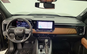 Muy buen estado, GMC Canyon AT4 Crew Cab 4WD 2025 usada. - Product Image 3