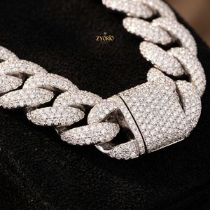 Cadena de Oro 18K con Eslabones Cubanos y Diamantes, Estilo Lujoso, Cadena de Alta Gama - Product Image 3