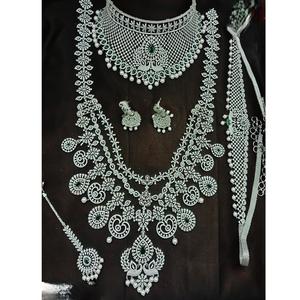 Élégant ensemble de bijoux AD finition argent parfait pour les fiançailles de la mariée et les vêtements de fête pour les femmes et les filles pour les mariages - Product Image 1