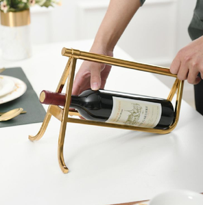 Porte-vin vintage en fil d'argent. Présentation classique de bouteilles sur table. Disponible à prix de gros. - Product Image 5