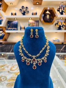 Conjunto de collar de diamantes de circón de doble capa de diseñador con pendientes conjunto de collar con acabado dorado CZ diamante para boda para mujer - Product Image 2