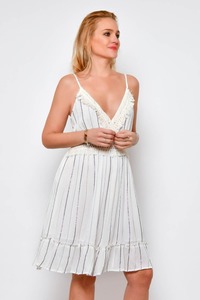 ชุดเดรสสั้นสีขาวสำหรับผู้หญิงชุดเดรสสั้นเอวสูงผ้าเรยอนชุดเดรสคอวีแขนกุดลำลองดีไซน์เนอร์สำหรับงานปาร์ตี้และรีสอร์ตฤดูร้อน - Product Image 3