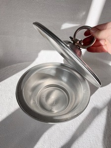 Casserole en métal classique aspect argent avec couvercle à anneau pour table à manger traditionnelle et buffet, utilisation de service en provenance d'Inde - Product Image 5