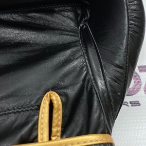 Guantes de Boxeo Profesionales de Entrenamiento de Kickboxing Modelo Más Reciente, Color Blanco Dorado, con Logotipo Personalizado y Nombre, para Sparring - Product Image 5