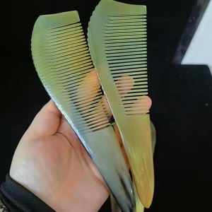 Peigne en corne de bœuf naturel, brosse à cheveux, 100% corne véritable, peigne à barbe de poche pour la maison ou le salon par Saniya Handicraft - Product Image 1