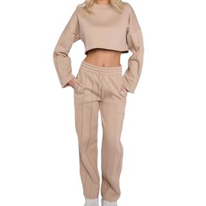 Conjunto Deportivo para Mujer, Top Corto con Capucha y Pantalones Acampanados, Estilo Urbano para Deportes de Invierno, Entrenamientos y Ropa de Moda - Product Image 3
