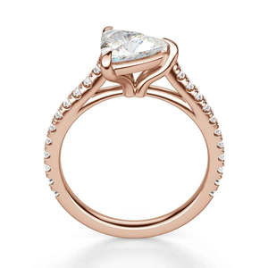 Anillo de compromiso de moissanita de 2.50 ct en oro amarillo con corte trillón, engaste de catedral de lujo y pavé para mujer - Product Image 6