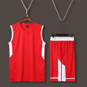 Ensemble d'uniformes de basket-ball imprimés par sublimation Conception de couleur personnalisée Vêtements de sport à séchage rapide évacuant l'humidité pour les hommes de la ligue et du collège - Product Image 2