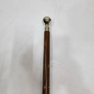 Material de madera Forma única Marrón Acabado Bastón Estilo elegante Lujo Hecho a mano Venta caliente La más alta calidad - Product Image 5