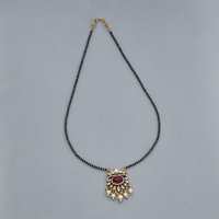 Kundan Mangalsutra 173019 Bunga Victorian Hijau Ruby Bezel Set Paduan Logam Mulia Perhiasan Koleksi Budaya Wanita 12g