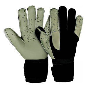 Gants de football personnalisés vert-noir, adhérence en latex premium, coutures renforcées, architecture des doigts, construction respirante - Product Image 2