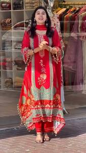 NUEVO SALWAR KAMEEZ DE DISEÑO, EN GEORGETTE DE ALTA CALIDAD CON ESTAMPADO DIGITAL, TRABAJO A MANO, ESTILO MODERNO Y ELEGANTE PARA FIESTAS - Product Image 6