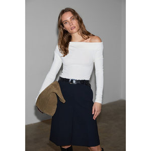 GRIMELANGE OLIVIENN Blusa ajustada de manga larga con cuello asimétrico y hombros descubiertos para mujer - Product Image 1