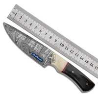 Couteau de chasse artisanal DD-DAM-258, lame en acier Damas, manche en os de buffle, étui en cuir gaufré, gravure laser