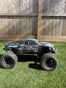 Batterie Lipo 4S Power Cell 25c 6700mAh et chargeur pour Traxxas X-Maxx Monster Truck - Product Image 1