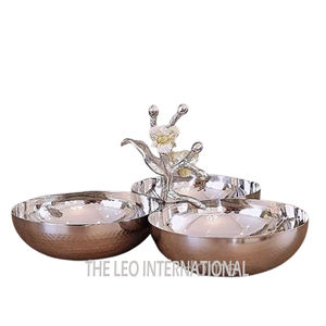 Soporte de aluminio Material de vidrio Diseño de forma de pájaro volador Cuenco decorativo para servir comida Fruta Junta Tres cuencos - Product Image 2