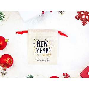 Sacs cadeaux personnalisés en coton pour le Nouvel An 2023, en mousseline avec logo et texte, pour la famille ou l'entreprise, pour vêtements - Product Image 1