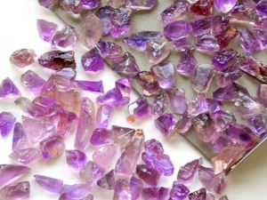 Dhorgems Améthyste Violette Naturelle, Perles Brutes Non Taillées, Formes Ovale et Poire, Iridescence, Rajasthan, Pierre de Naissance de Février, Propriétés Curatives - Product Image 3