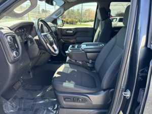 GMC Sierra 1500 4WD Crew Cab 147 SLE Diésel V6 3.0L 4WD 2021 Usada en Buen Estado - Product Image 4