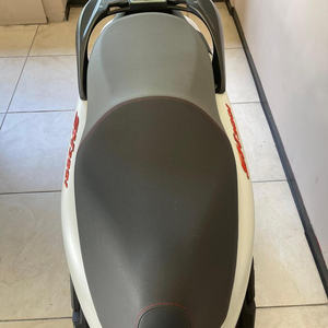 Scooter à essence SH 300, solution de mobilité urbaine haute performance - Product Image 4