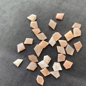 พลอยแผ่นบางมูนสโตนสีพีชธรรมชาติสำหรับทำเครื่องประดับอัญมณีบำบัดคุณภาพสูงในราคาขายส่ง - Product Image 1