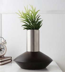 High Quality <b>Table</b> Clock Hot Selling Modern Aluminum <b>Table</b> Clock Tabletop Decorative Show Pieces for Home Restaurants - Product Image 3